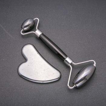 Комплект масажери от естествен камък: хематит роликови масажери (дължина около 14 см) + Гуа Ша (5×8 см приблизително), сребрист метал