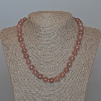 Колие от полуничен кварц, естествен камък, гладко топче, диаметър около 10,5 мм, дължина 48 см