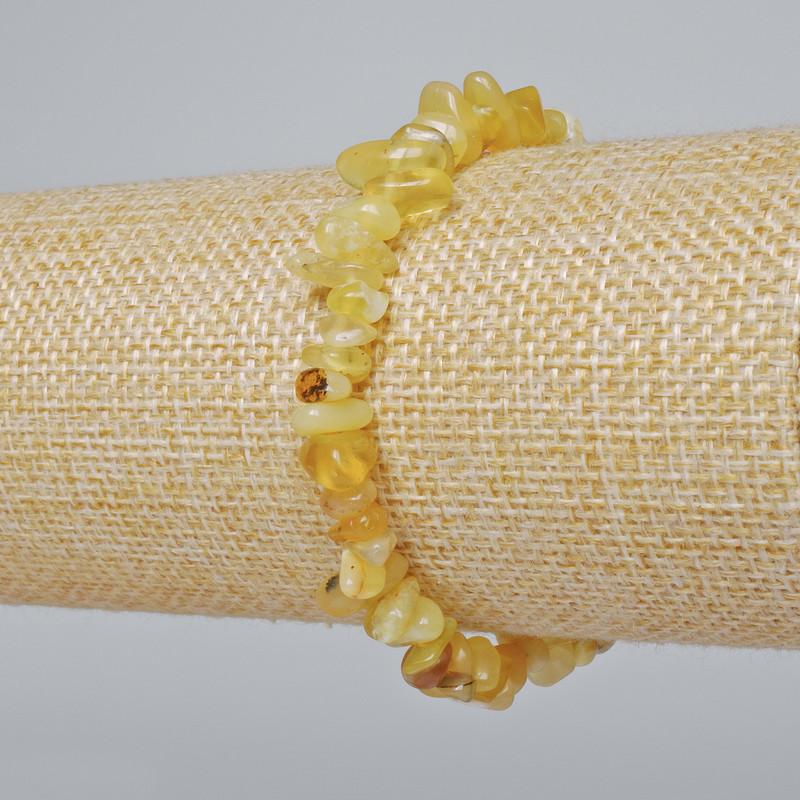 Гривна от жълт опал, натурален камък — късчета, диаметър 6×3 мм, дължина 18 см, еластична основа