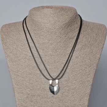 Двойни висулки «Сърце» на магнит, черна и сива матова емал 20,5х17,5 мм + -, дължина 45-50 см+