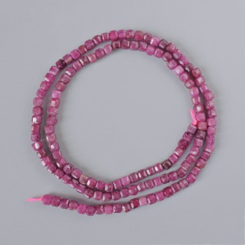 Рубинови мъниста — естествен камък, гранени кубчета, диаметър около 3 мм, дължина около 39 см на конец