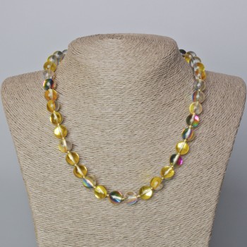 Намисто от опалово стъкло – жълто прозрачно хамелеонов ефект, гладка мъниста, диаметър около 10 мм, дължина 45–47 см