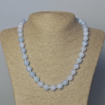 Колие от аквамарин – естествен камък, гладка мъниста, диаметър около 10,5 мм, дължина 45–49 см