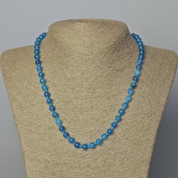 Намисто от апатит — натурален камък, гладка мъниста, диаметър около 6,5 мм, дължина 45–48 см