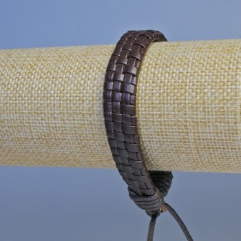 Мъжка гривна от кафява еко кожа с регулируем обхват 18–24 см