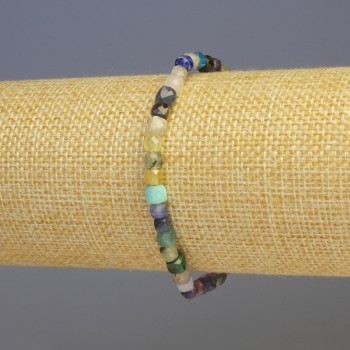 Браслет от разноцветни гранени камъни, кубчета, диаметър 5×5 мм ±, дължина 18 см ±, еластична основа