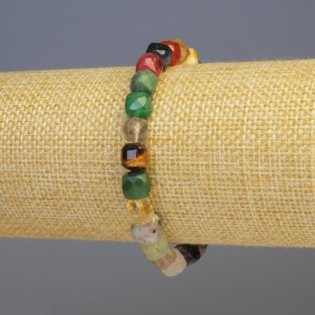 Гривна с асортимент от гранени камъни, кубчета, диаметър 7×7 мм, дължина 18 см, еластична основа