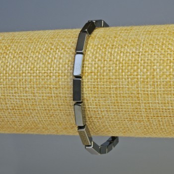 Браслет от хематит с правоъгълна форма, цвят черен, диаметър 10×4 мм ±, дължина 18 см ±, еластична основа