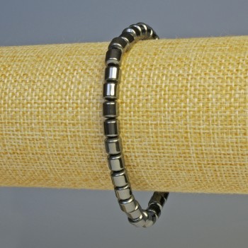 Гривна от хематит с цилиндрична форма