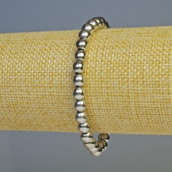 Гривна от хематит мъниста в сребрист оттенък, диаметър 6 мм+-, дължина 18 см+- стрейч