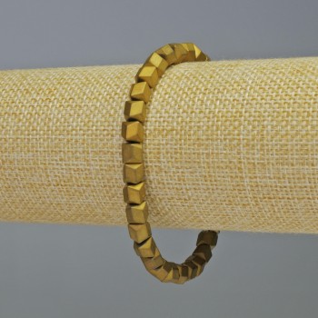 Гривна от хематит със шестогранници — зиг-заг, цвят златист матов, диаметър 6×6 мм, дължина 18 см, еластична