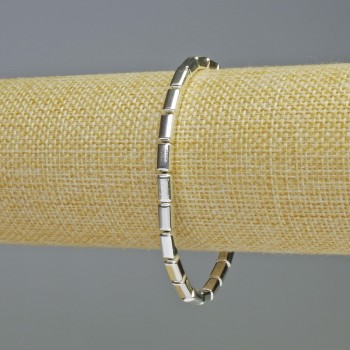 Браслет от хематит с форма на правоъгълни елементи, сребрист цвят, диаметър 8×4 мм, дължина 18 см, еластична основа