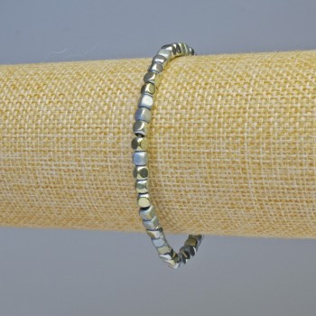 Браслет от хематит с кубчета, синьо-златисти в матово и лъскаво изпълнение, диаметър 4×4 мм, дължина 18 см, еластичен