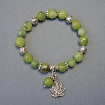 Гривна от фасетиран жадеит, гранени мънисти, диаметър 8–10 мм, дължина 18 см, на стреч основа