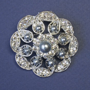 Брошка Акцент сиви перли и бели кристали 43 мм +- сребърен метал
