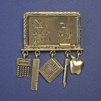 Брошка Математическа дъска с висулки 60×45 мм ± златист метал