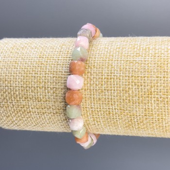 Гривна от гранен жадеит, кубични мъниста, диаметър около 7 мм, дължина 18 см на еластична основа