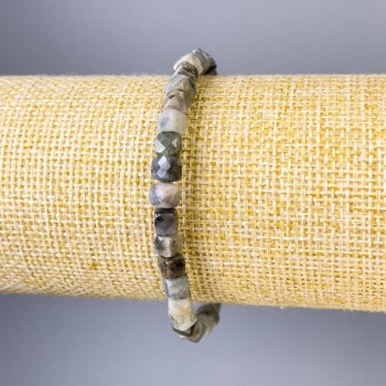 Гривна от смарагд с гранован куб, размер 5×5 мм, дължина 18 см, еластична основа