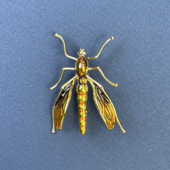 Брошка Комаха цвят жълт метал златист, диаметър 39 мм+-, дължина 42 мм+-