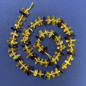 Бурштинови мъниста крошка 10–12×4 мм ± с бисер, диаметър 3 мм ± на конец, дължина 38 см+