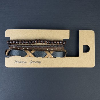 Триреден браслет от еко кожа с регулируемо затягане, дължина 18–24 см, мънини около 6 мм