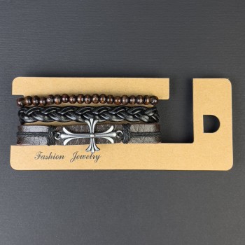 Гривна от три нишки от еко кожа с вложка във форма на кръст, с регулируемо затягане, дължина 18–24 см, кафяво и черно