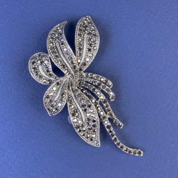 Брошка със сиви кристали в тъмносребърен метал, диаметър 70x35 мм +