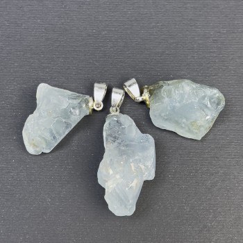 Кулон Аквамарин необработен, диаметър в асортимента 31х16-37-18 мм+- сребърен метал