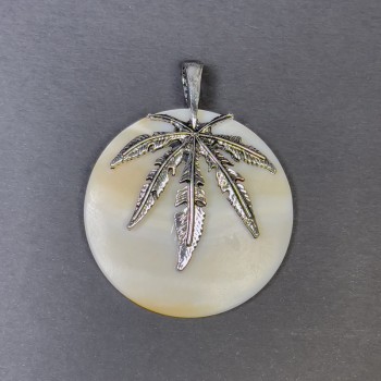 Висулка от перламутър в сребърно обрамление 62×50 мм+