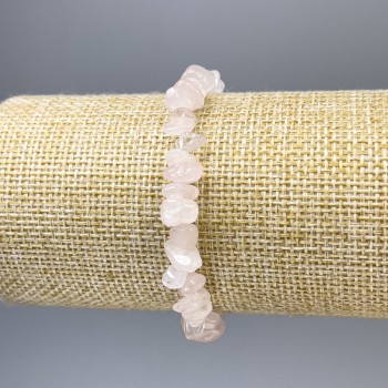 Гривна от розов кварц на късчета, диаметър 8–10×4 мм ±, дължина 18 см ±, еластична