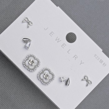 Обички-пусети със сребрист метал, бели кристали, детелина 10 мм+