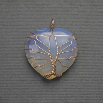 Кулон Сърце от лунен камък в златисто обплитане, диаметър 30×30 мм +-, дължина 37 мм +