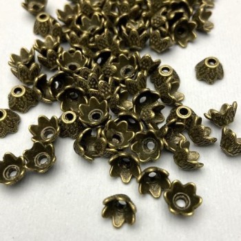 Фурнитура — капачка за мънисто в бронзов цвят на метал, диаметър 7×1 мм ± отвор Ø 2 мм ± опаковка (~32 бр.)