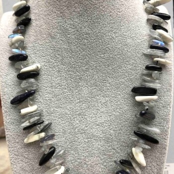 Колие от мъниста Асортимент крихта игла, диаметър 12–18×2–4 мм, дължина 49 см +/- със сребърна закопчалка