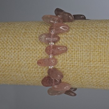 Браслет от полуничен кварц галтови камъни, диаметър 12–16×8–12 мм ±, с бисер, дължина 18 см ±, еластична основа