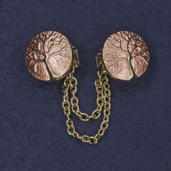 Брошка за кардигани, розова емал, златист метал, диаметър около 20 мм, ланец с дължина около 9 см