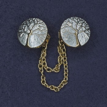 Брошка за кардигани с блакитна емал и златист метал, диаметър около 20 мм, верижка с дължина около 9 см