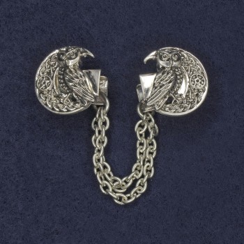 Брошка за кардигани от сребрист метал, диаметър около 20 мм, веригата около 9 см