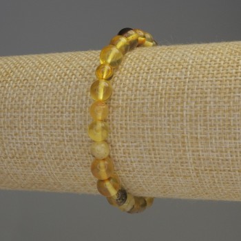 Гривна от янтар със гладките мъниста, диаметър 6–6,5 мм, дължина 18 см, еластична основа