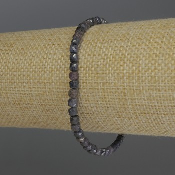 Гривна със гранен сапфир — куб, диаметър 4 мм, дължина 18 см, еластична основа