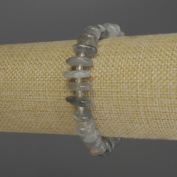 Браслет от лабрадорит с късчета, диаметър 10–14×3 мм, плюс бисер 3 мм, дължина 18 см, на еластична основа