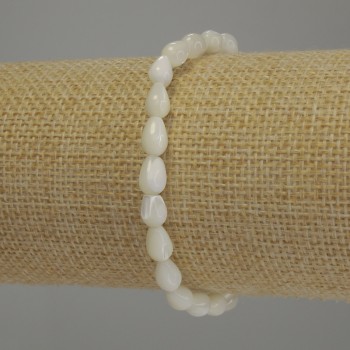 Гривна от перламутър с форма на капка, диаметър на мънистата 8×5 мм, дължина 18 см, еластична