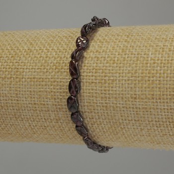 Браслет от гранат с гранени мъниста, диаметър 6×5 мм, дължина 18 см, еластична основа