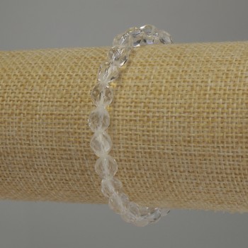 Гривна от планински кристал, огранен биконус, диаметър около 6 мм, дължина 18 см, еластична