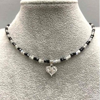Чокер с турмалин и лабрадор, гранувана кубична мъниста 3 мм ±, със сърцевидна висулка 12 мм ±, дължина 38 мм ±, с удължителна верижка и закопчалка