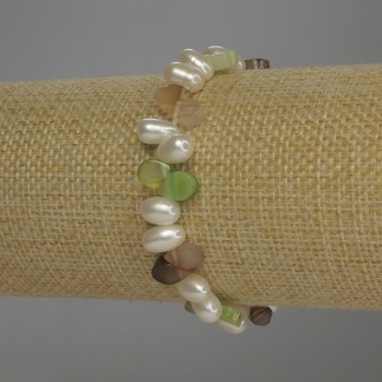 Браслет от агат с капковидна форма, диаметър 8×6 мм ±; пресноводни перли овални 8×6 мм ±, дължина 18 см, еластична лента