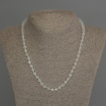 Огърлица от топаз и планински кристал — гранована мъниста, диаметър около 6 мм, дължина около 45 см, с закопчалка