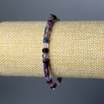 Гривна от естествен флуорит, гранен кубик, диаметър около 4,5 мм, дължина 18 см (еластична основа)