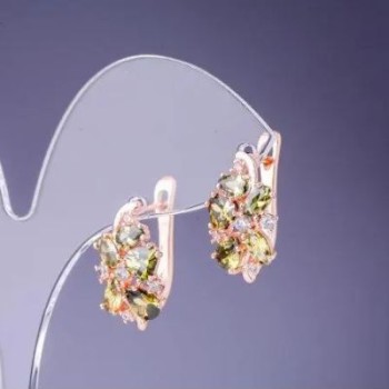 Обеци със зелени кристали 19×10 мм златист метал