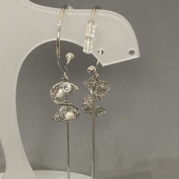 Обички пусети с пръстени, диаметър около 24 мм, метал сребрист оттенък, дължина около 87 мм